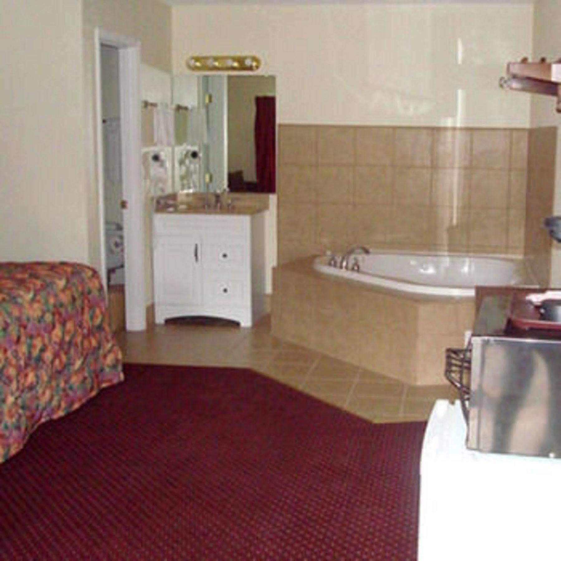 The Whispering Pines Motel- Whitestone White Stone Habitación foto