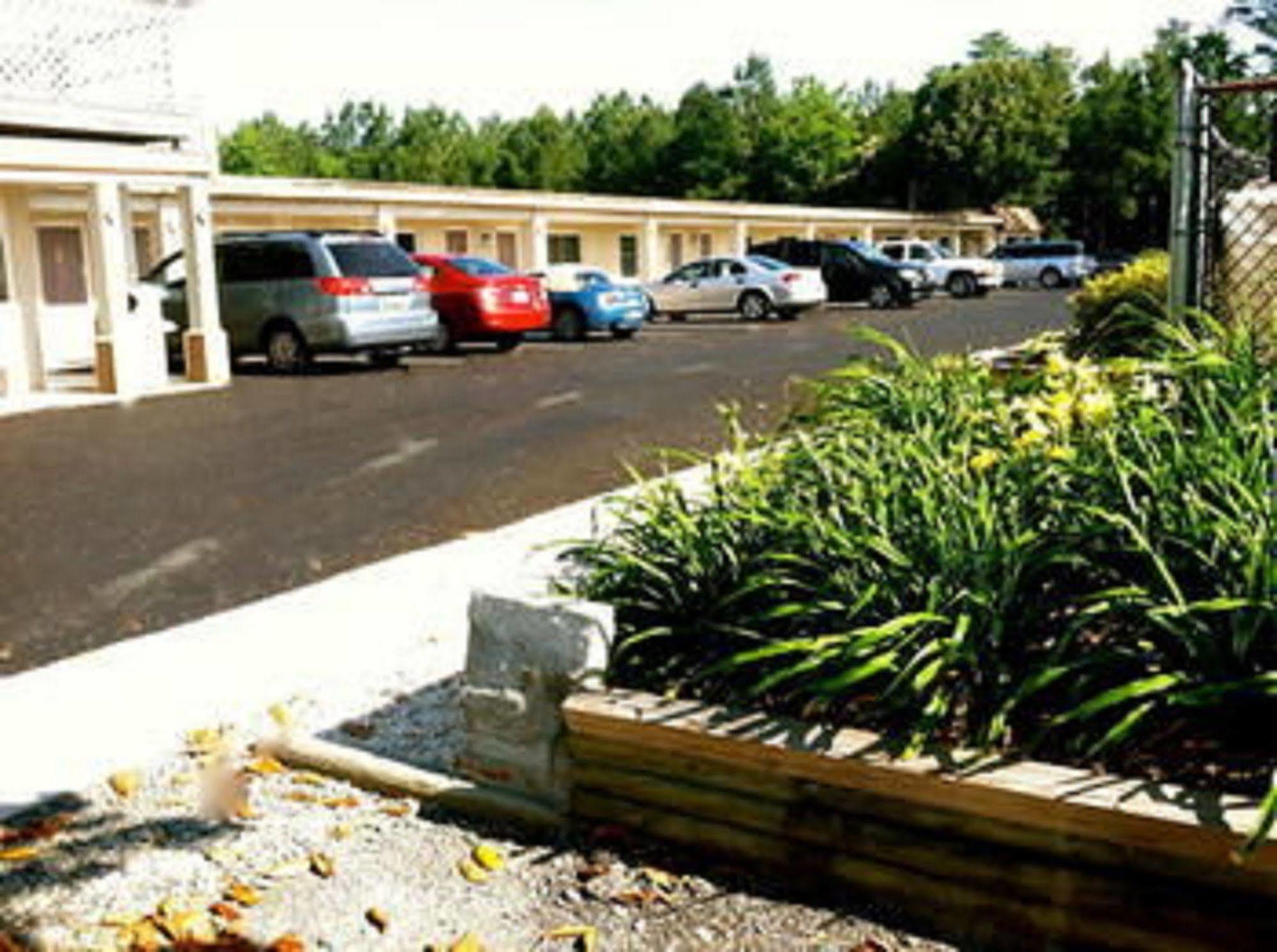 The Whispering Pines Motel- Whitestone White Stone Exterior foto